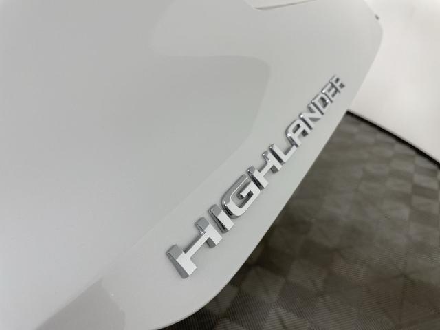 2024 Toyota Highlander Vehicle Photo in GILBERT, AZ 85297-0402