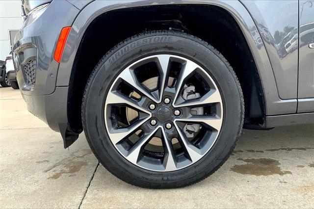 2021 Jeep Grand Cherokee L Vehicle Photo in TOPEKA, KS 66609-0000