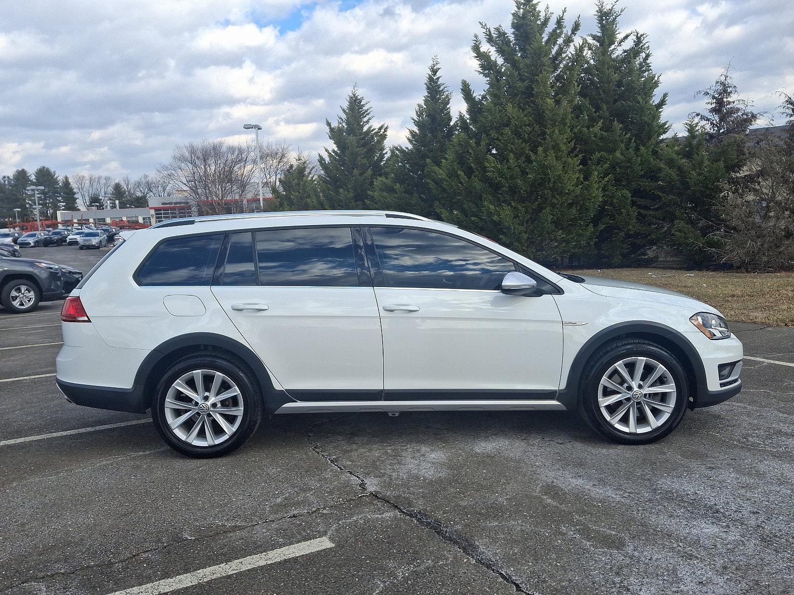 2017 Volkswagen Golf Alltrack Vehicle Photo in Trevose, PA 19053