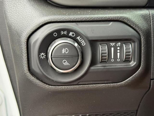 2021 Jeep Gladiator Vehicle Photo in COLUMBIA, MO 65203-3903