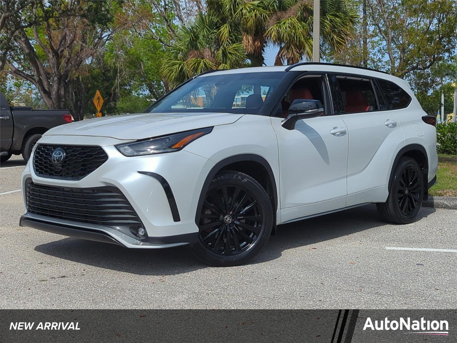 2024 Toyota Highlander Vehicle Photo in Ft. Myers, FL 33907
