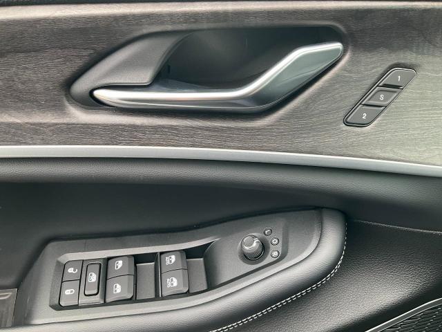 2025 Jeep Grand Cherokee L Vehicle Photo in Kaukauna, WI 54130