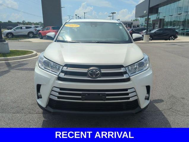 2019 Toyota Highlander Vehicle Photo in Merrillville, IN 46410