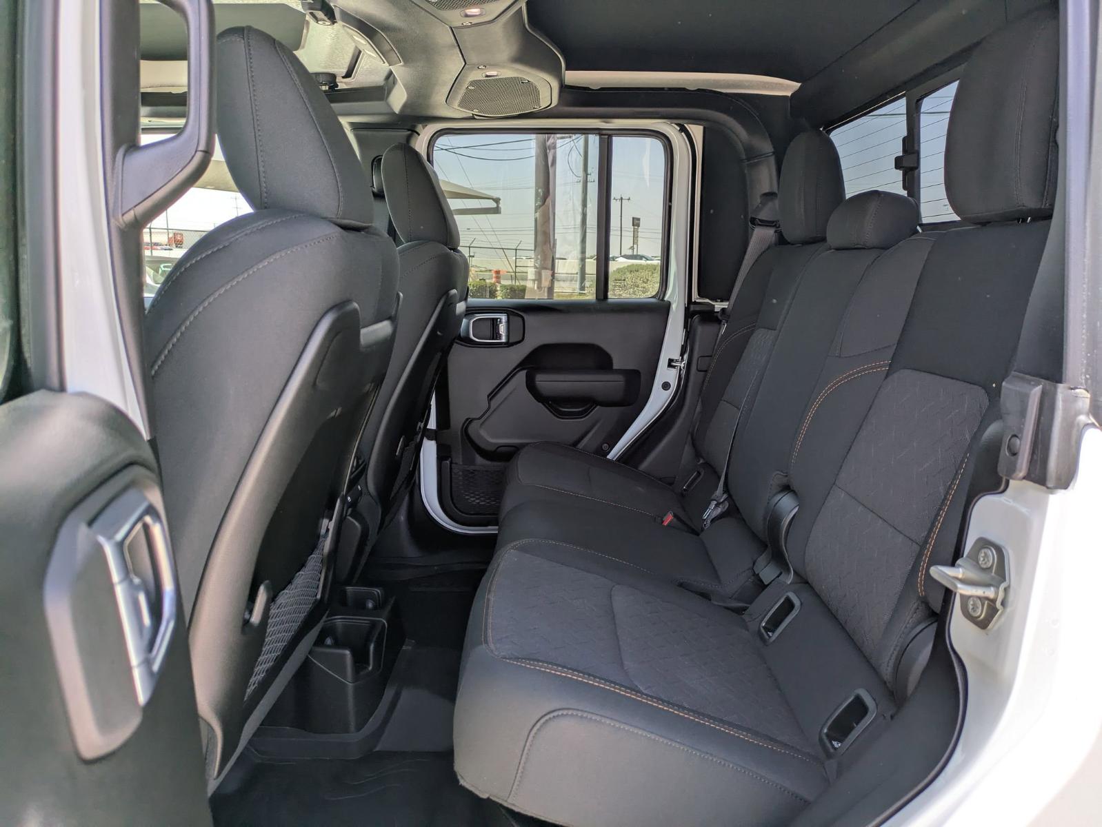 2024 Jeep Gladiator Vehicle Photo in SELMA, TX 78154-1460
