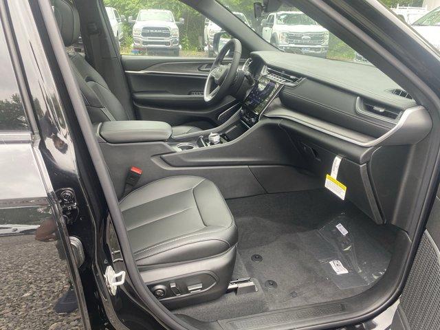 2025 Jeep Grand Cherokee L Vehicle Photo in Doylsetown, PA 18901