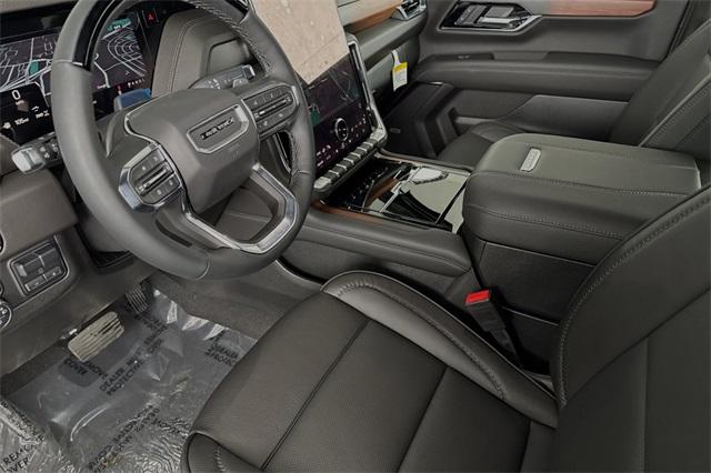 2025 GMC Yukon XL Vehicle Photo in ELK GROVE, CA 95757-8703