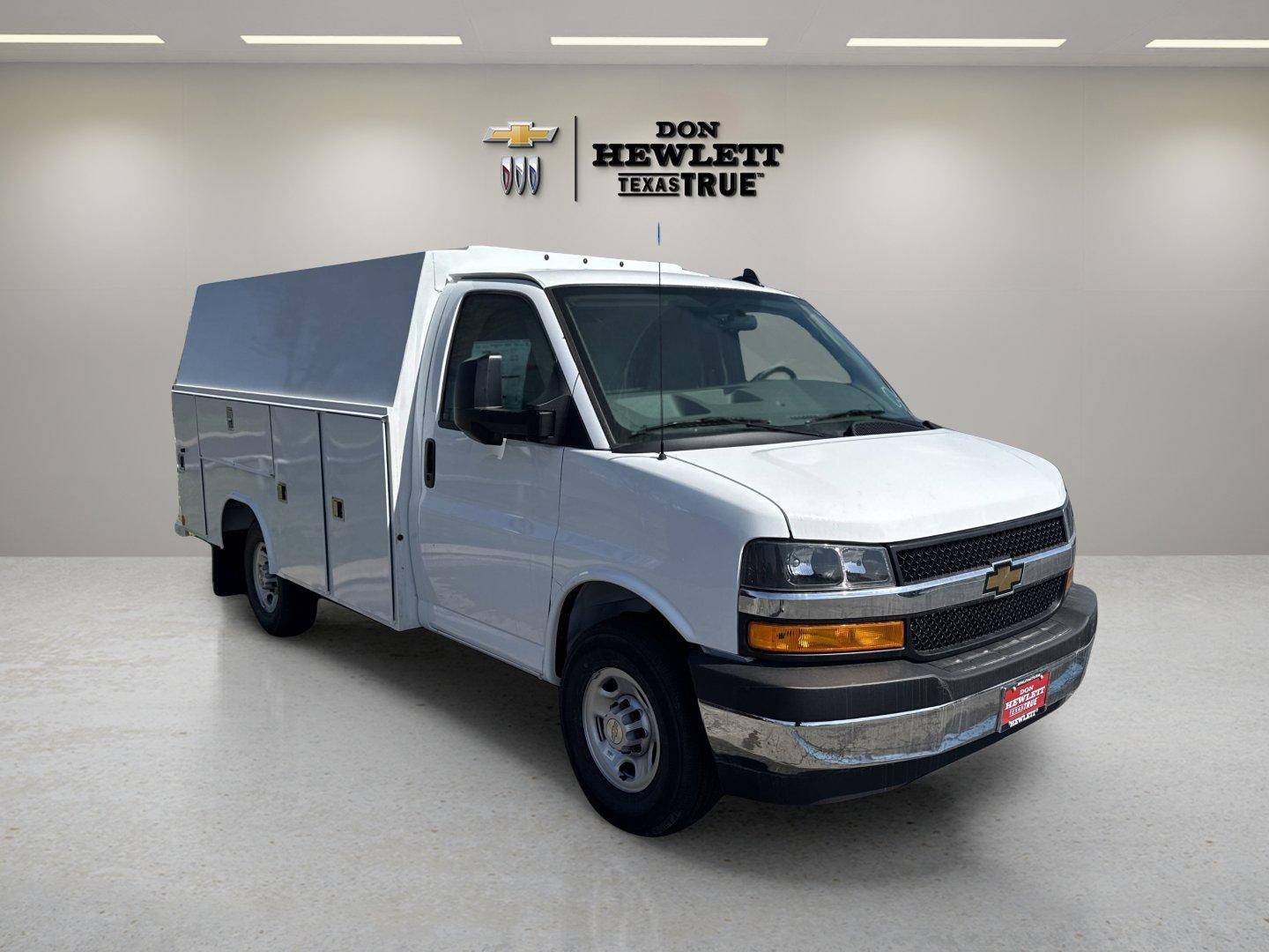 2025 Chevrolet Express Cutaway 3500 Vehicle Photo in GEORGETOWN, TX 78626-7508