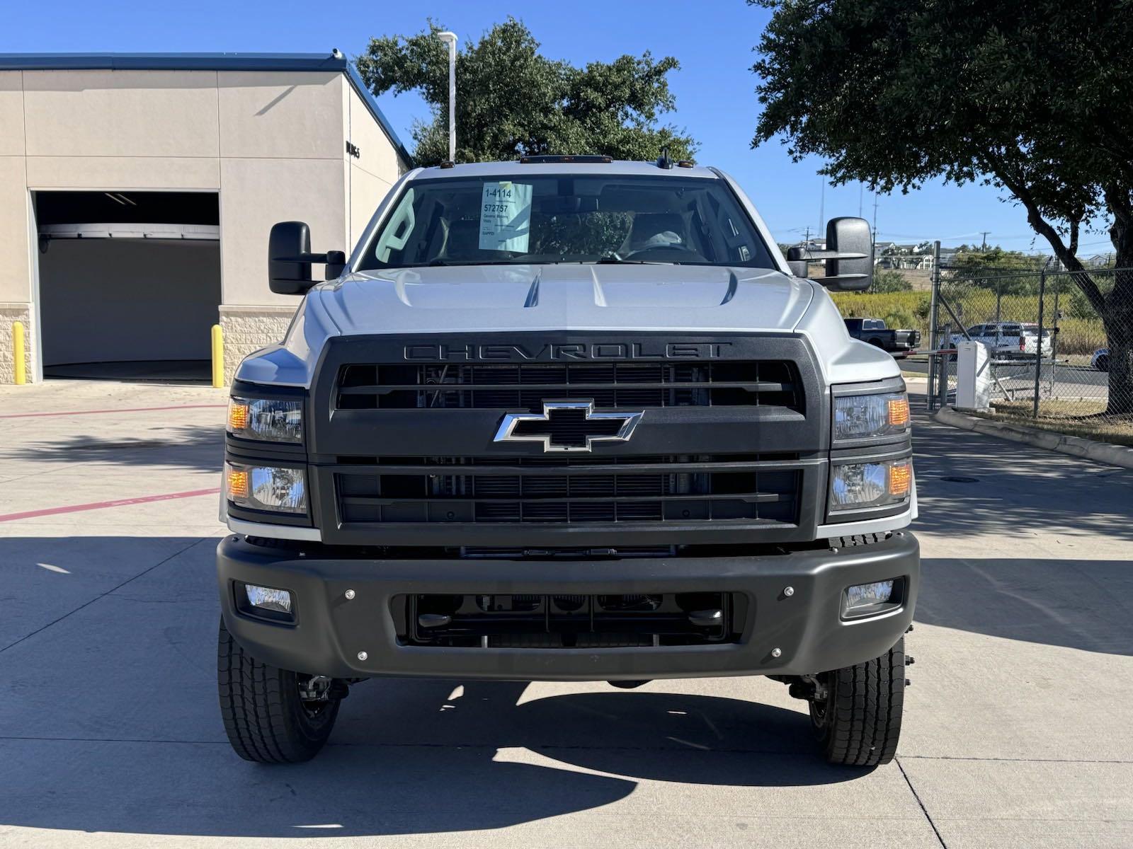 2024 Chevrolet Silverado 5500 HD Vehicle Photo in GEORGETOWN, TX 78626-7508