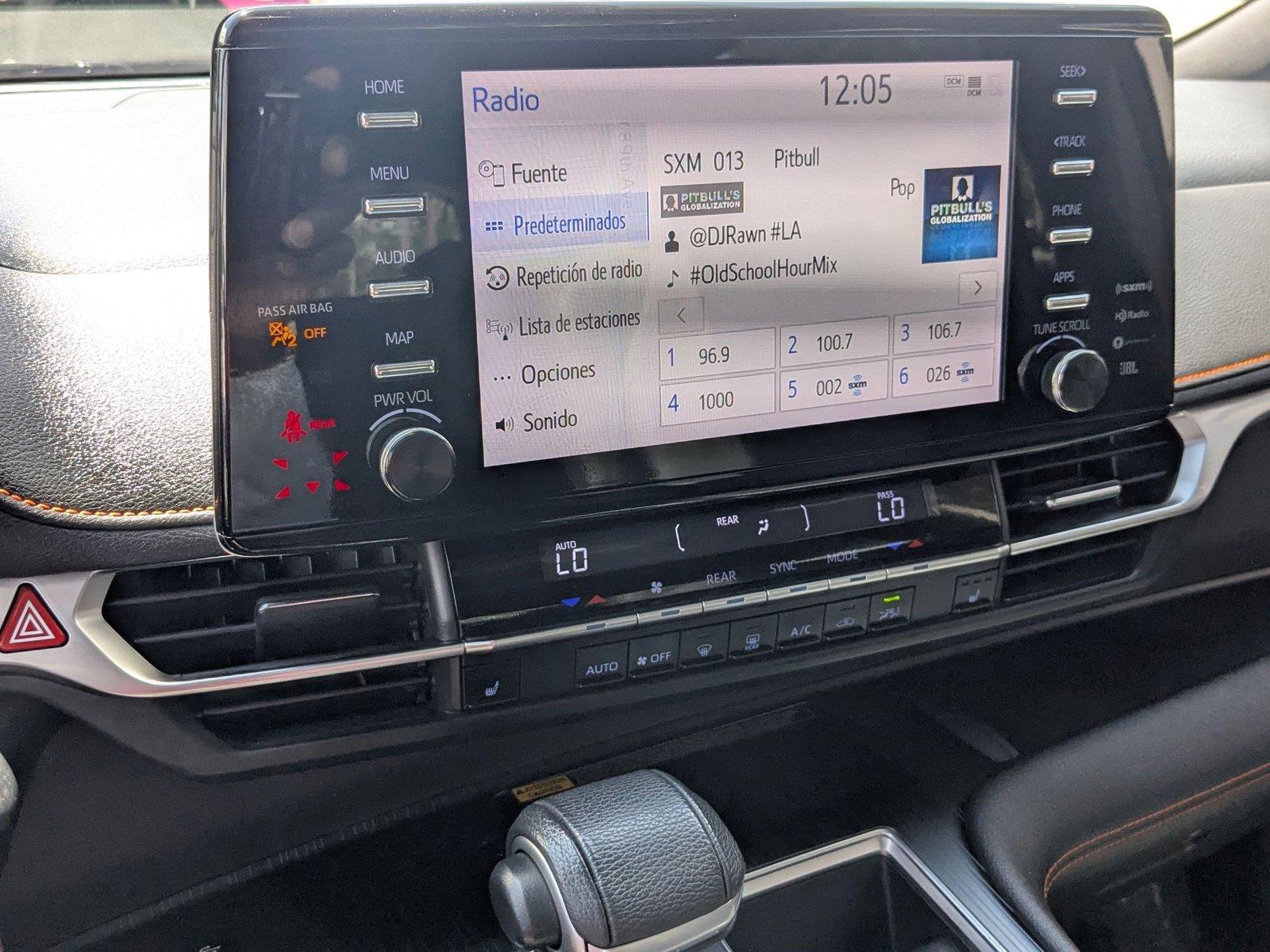 2022 Toyota Sienna Vehicle Photo in Pembroke Pines , FL 33084