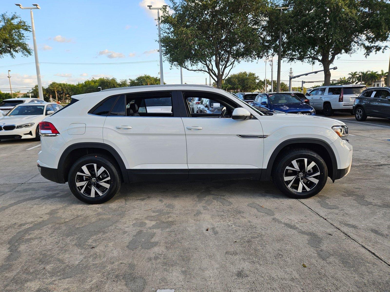2022 Volkswagen Atlas Cross Sport Vehicle Photo in Pembroke Pines , FL 33027