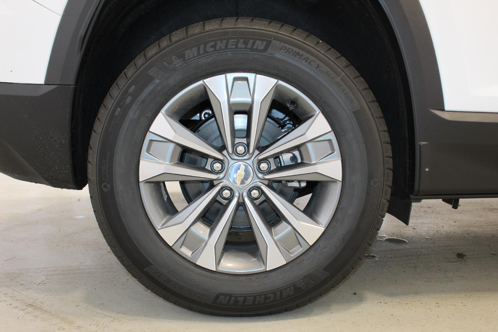 2025 Chevrolet Equinox Vehicle Photo in NORTHAMPTON, MA 01060-1120