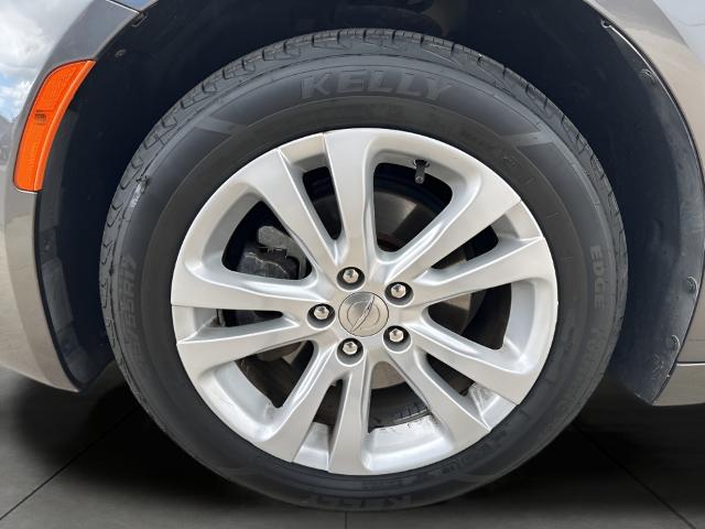 2015 Chrysler 200 Vehicle Photo in MANITOWOC, WI 54220-5838