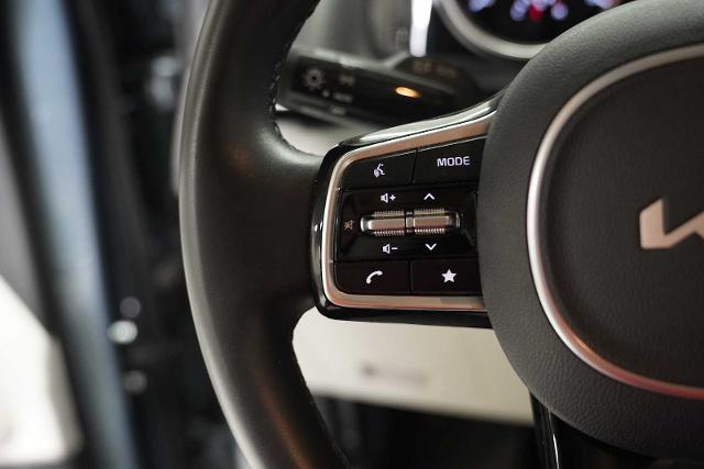2022 Kia Carnival Vehicle Photo in GRAPEVINE, TX 76051