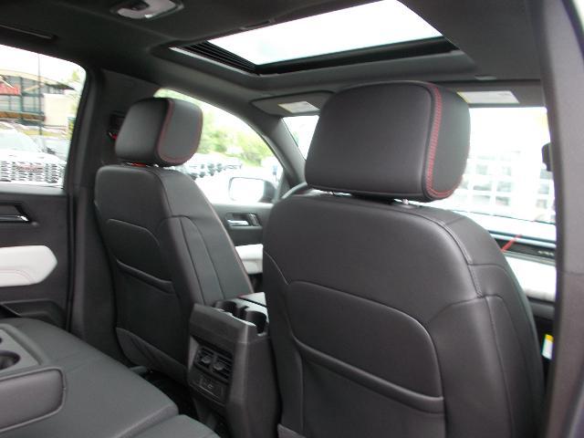 2025 GMC Canyon Vehicle Photo in LOWELL, MA 01852-4336