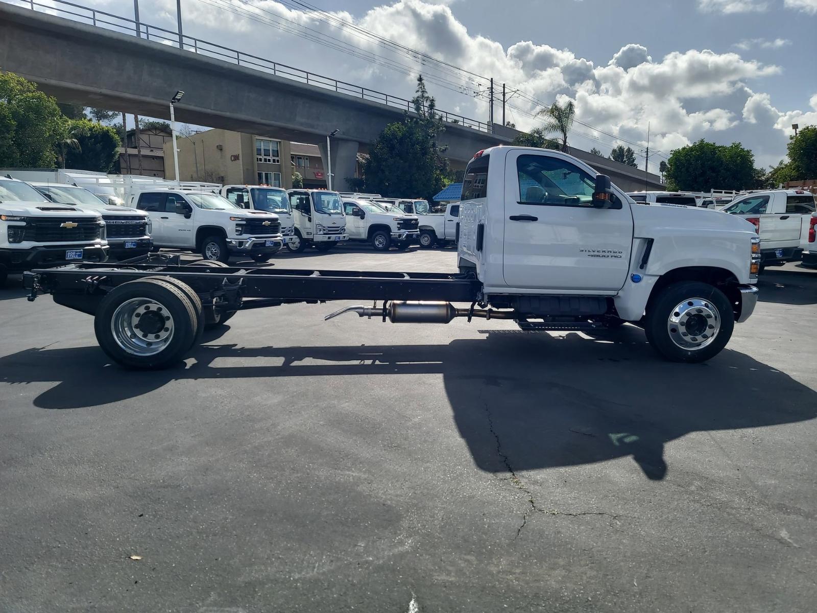 2023 Chevrolet Silverado Chassis Cab Vehicle Photo in LA MESA, CA 91942-8211