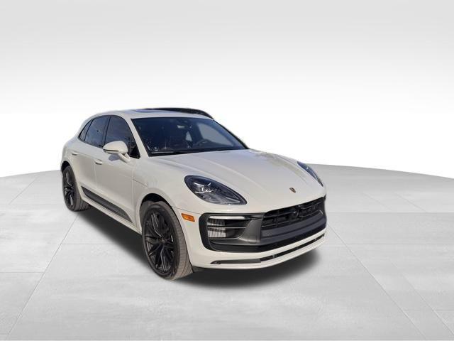 2024 Porsche Macan Vehicle Photo in DELRAY BEACH, FL 33483-3294