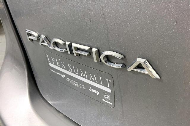 2017 Chrysler Pacifica Vehicle Photo in Lees Summit, MO 64086