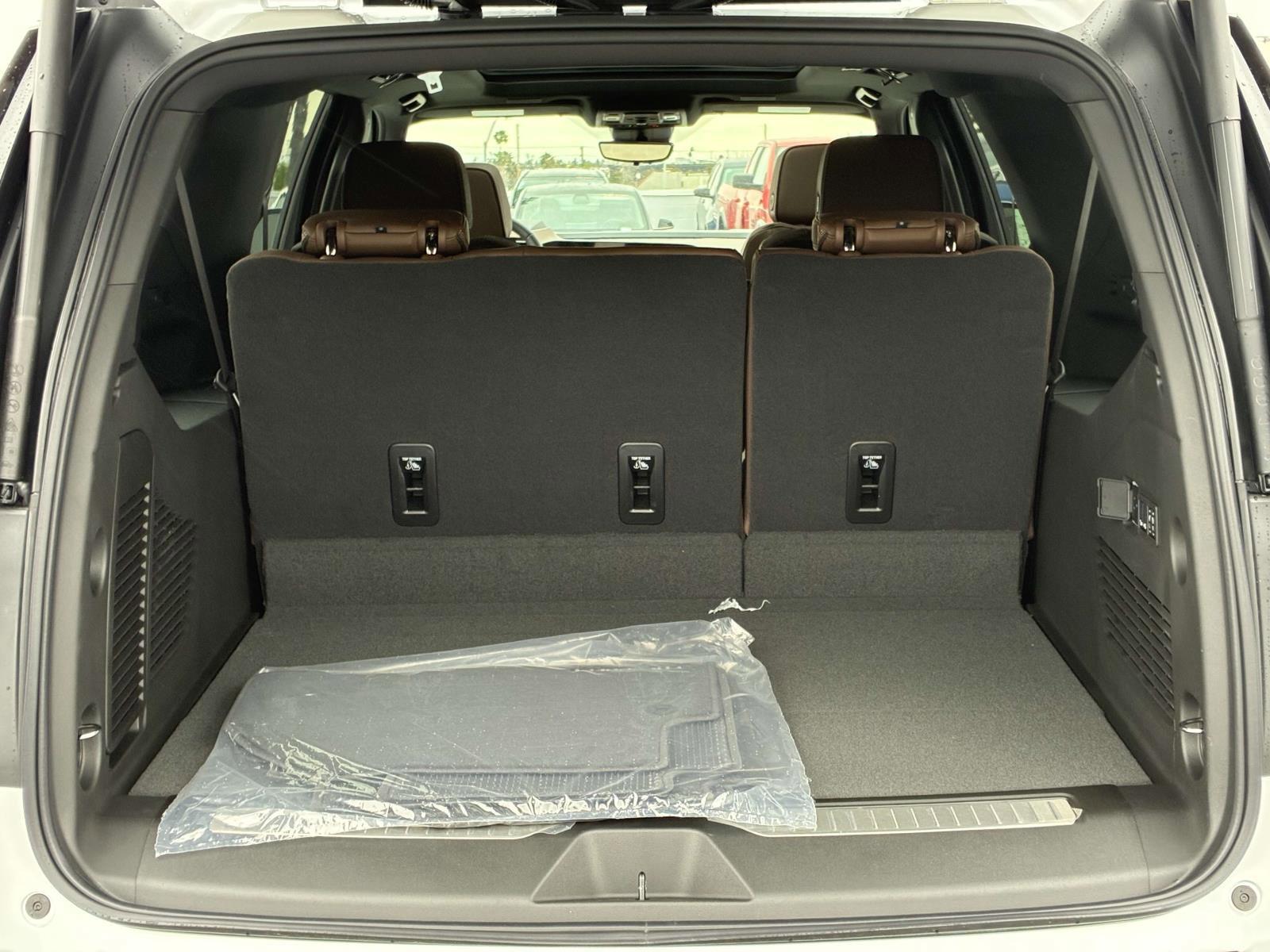 2025 Chevrolet Suburban Vehicle Photo in LOS ANGELES, CA 90007-3794