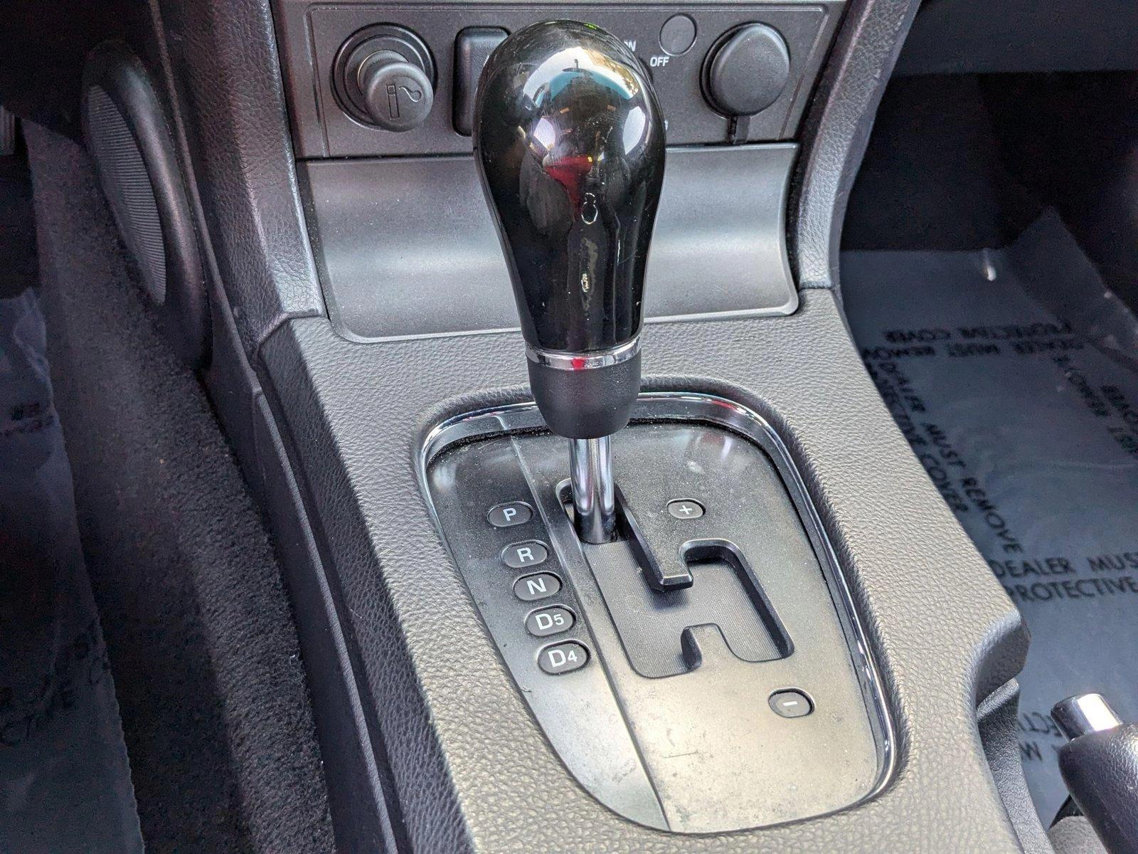 2005 Ford Thunderbird Vehicle Photo in PEMBROKE PINES, FL 33024-6534