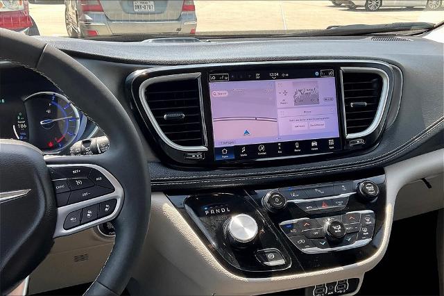 2024 Chrysler Pacifica Vehicle Photo in Grapevine, TX 76051
