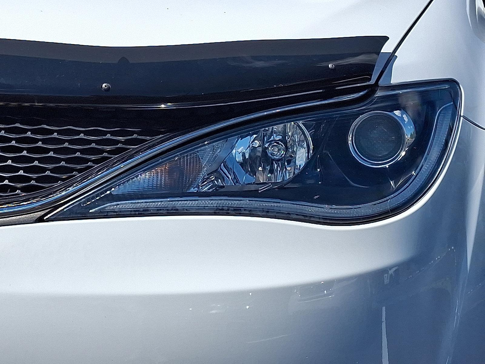 2017 Chrysler Pacifica Vehicle Photo in Easton, PA 18045