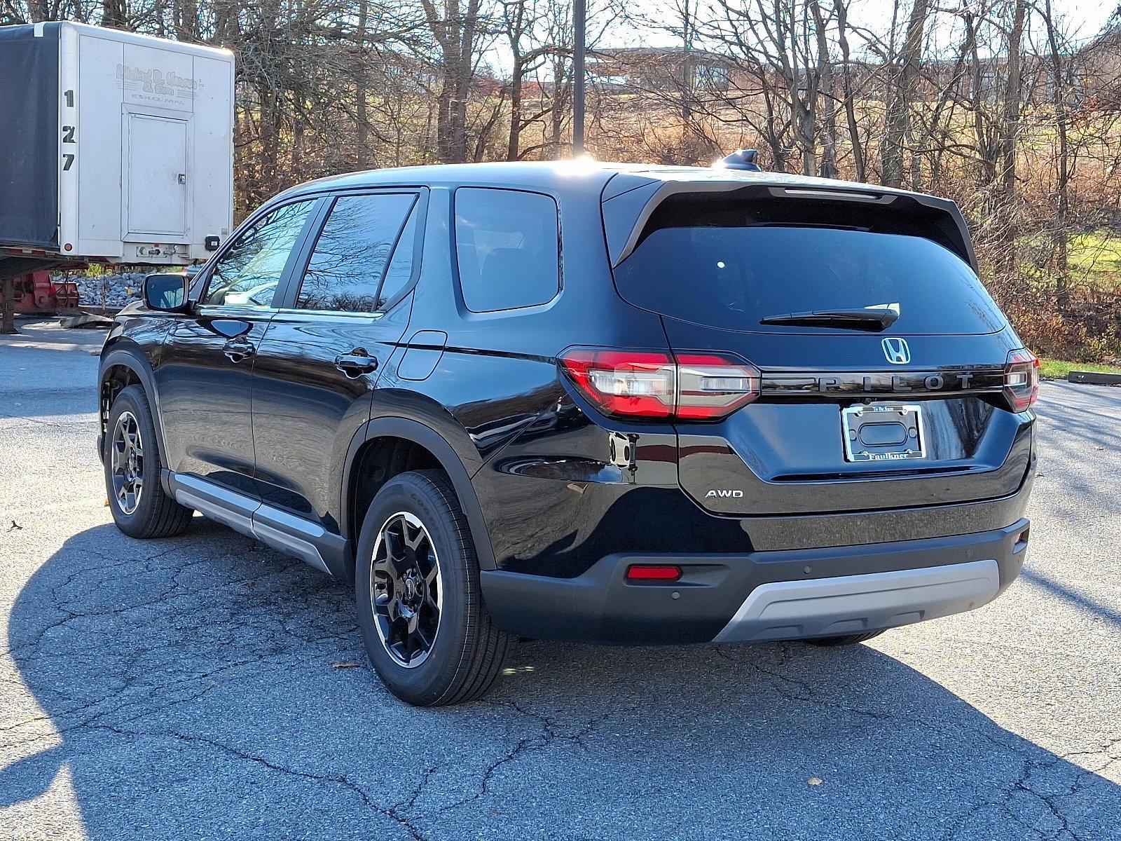 2025 Honda Pilot Vehicle Photo in Harrisburg, PA 17111
