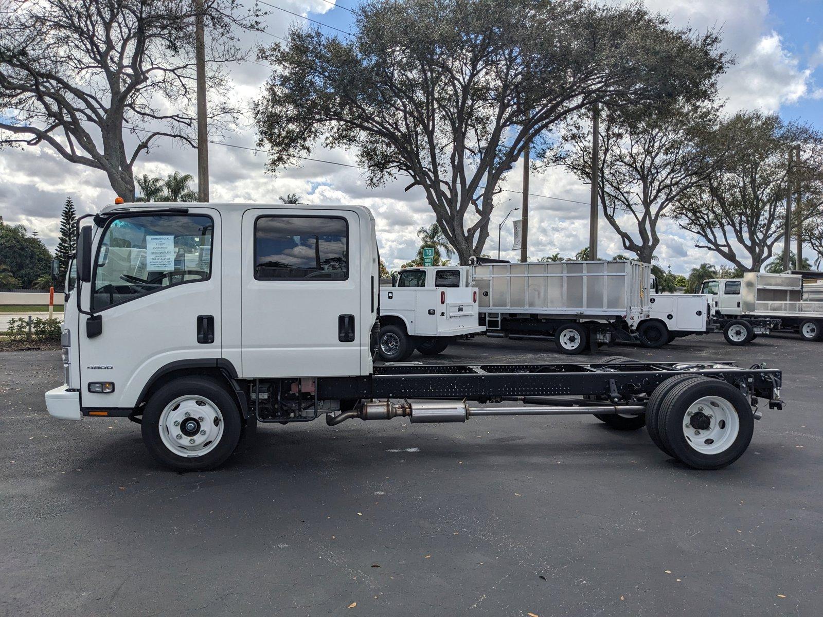 2024 Chevrolet Low Cab Forward 4500 Vehicle Photo in GREENACRES, FL 33463-3207