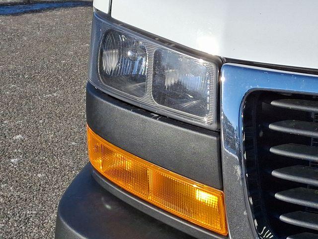 2025 GMC Savana Cutaway 3500 Vehicle Photo in DANBURY, CT 06810-5034