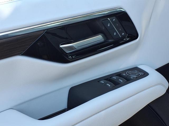 2025 Chevrolet Tahoe Vehicle Photo in Denton, TX 76205