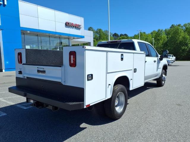 2025 Chevrolet Silverado 3500 HD Chassis Cab Vehicle Photo in EMPORIA, VA 23847-1235