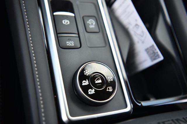 2025 Nissan Pathfinder Vehicle Photo in Ballwin, MO 63011