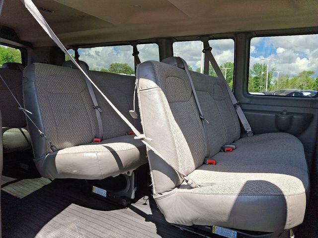 2023 GMC Savana Passenger 3500 Vehicle Photo in DANBURY, CT 06810-5034