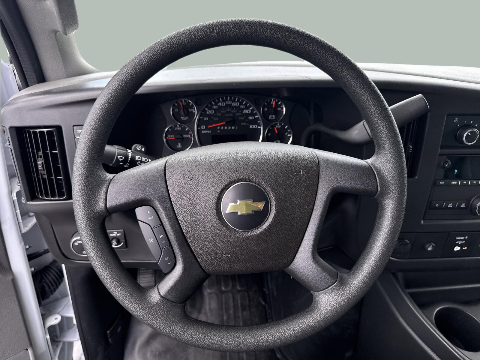 2025 Chevrolet Express Cutaway 3500 Vehicle Photo in GEORGETOWN, TX 78626-7508
