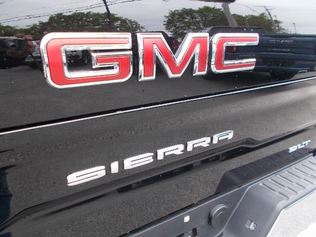 2025 GMC Sierra 1500 Vehicle Photo in LOWELL, MA 01852-4336