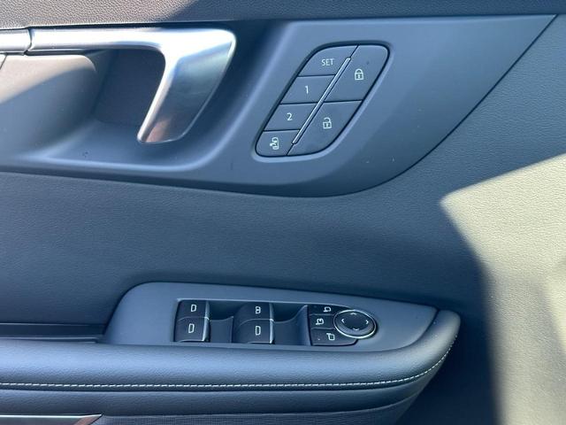 2025 Buick Enclave Vehicle Photo in COLUMBIA, MO 65203-3903