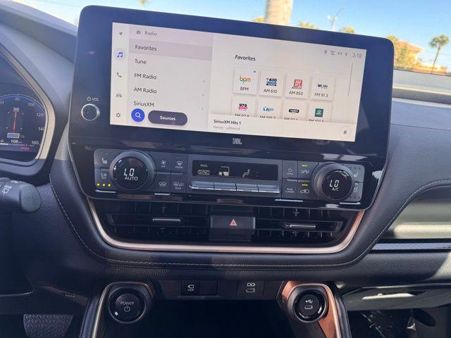 2024 Toyota Grand Highlander Vehicle Photo in DELRAY BEACH, FL 33483-3294