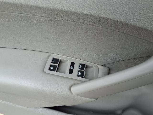 2013 Volkswagen Passat Vehicle Photo in HENDERSON, NC 27536-2966