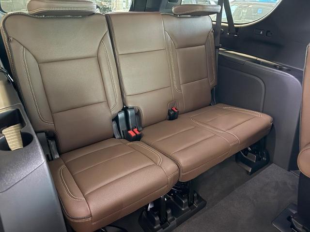 2025 Chevrolet Suburban Vehicle Photo in COLUMBIA, MO 65203-3903
