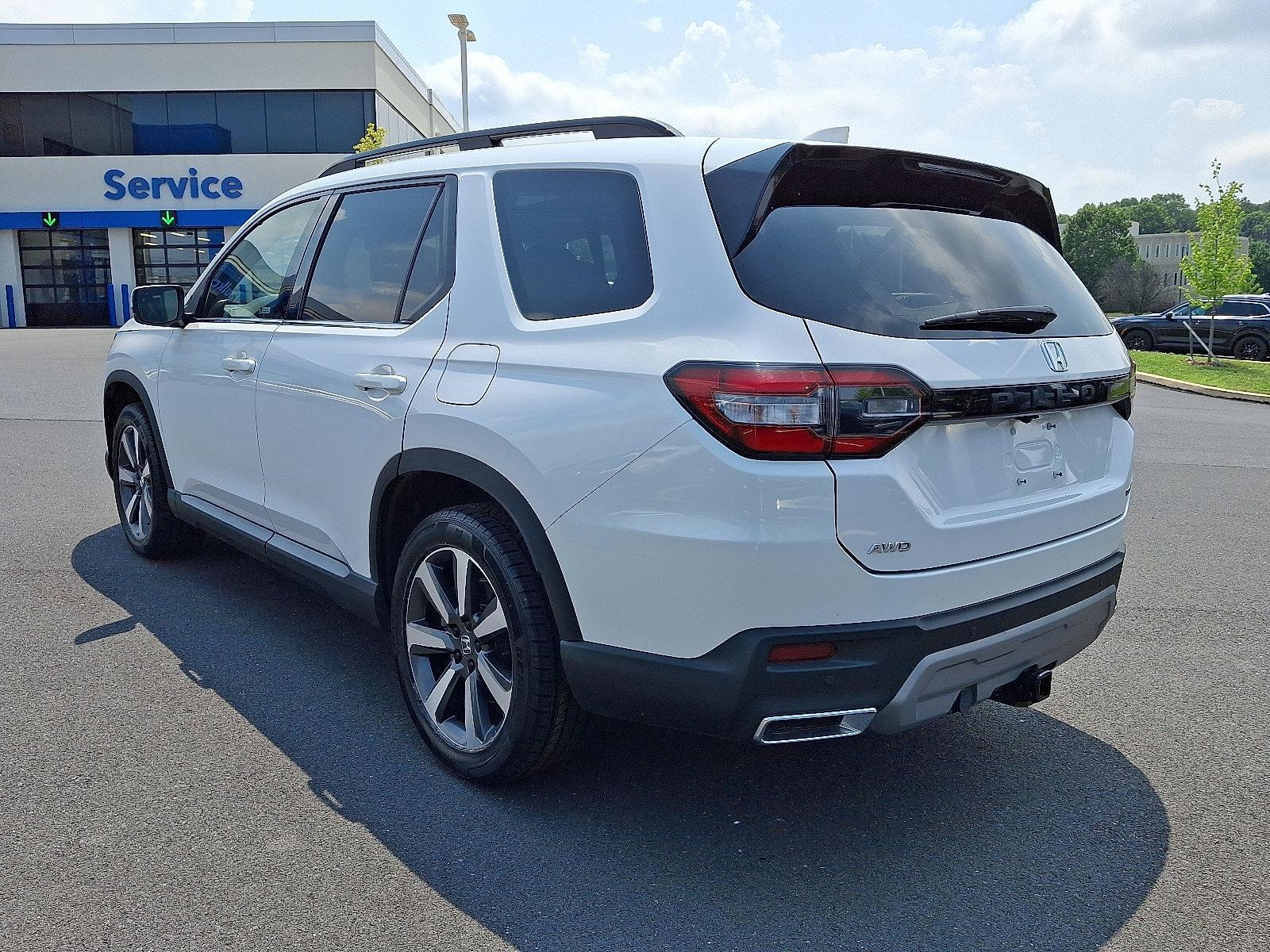 2024 Honda Pilot Vehicle Photo in Harrisburg, PA 17111