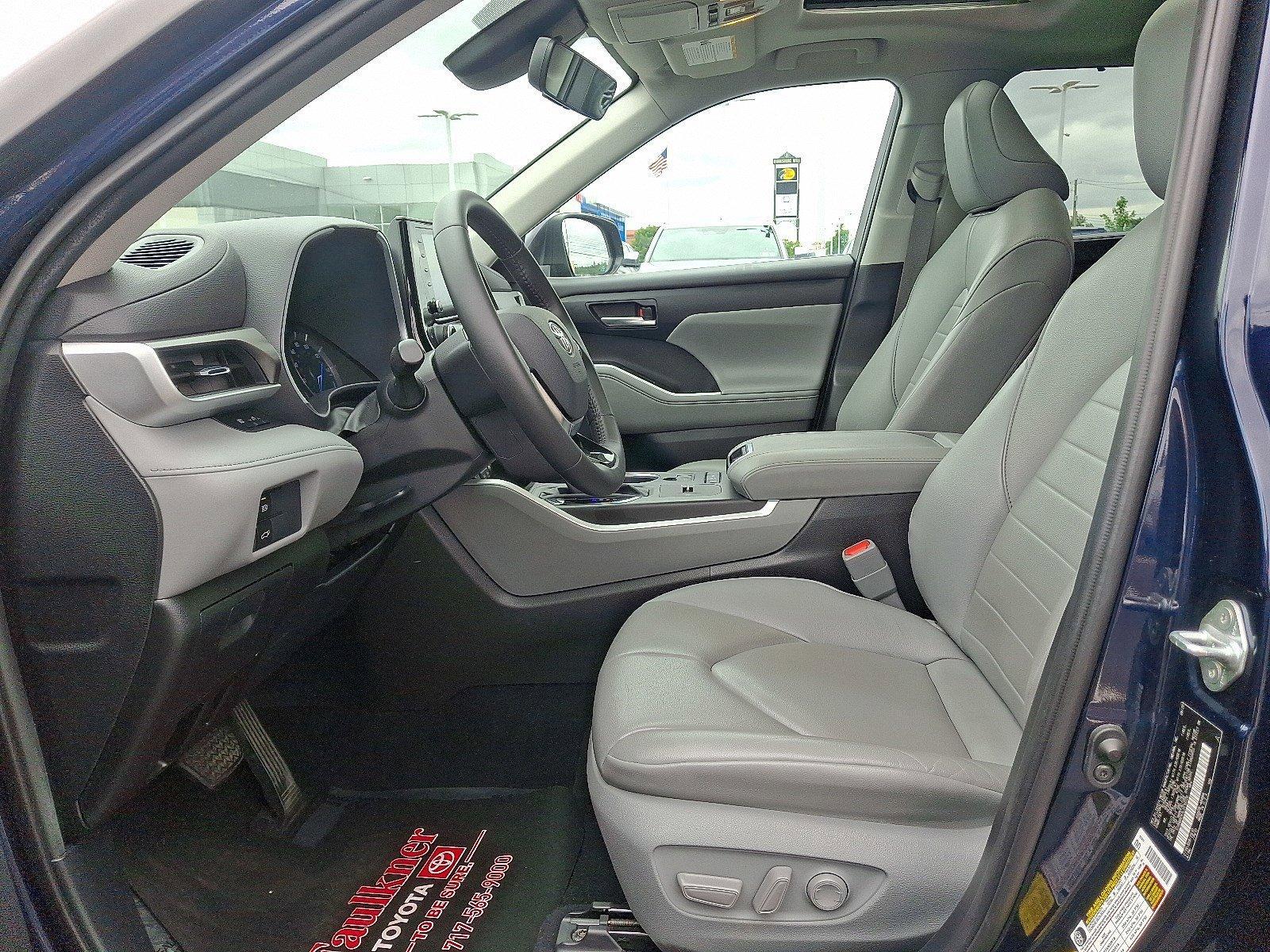 2020 Toyota Highlander Vehicle Photo in Harrisburg, PA 17111