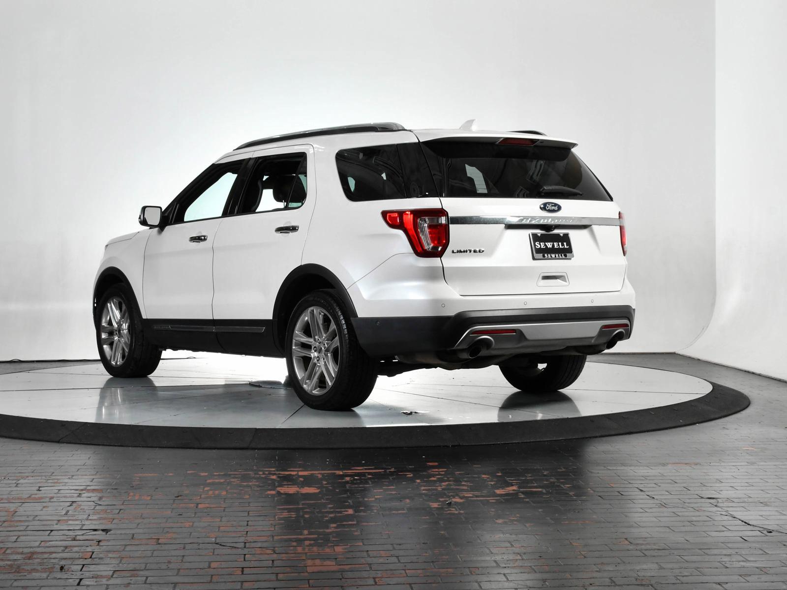 2017 Ford Explorer Vehicle Photo in DALLAS, TX 75235