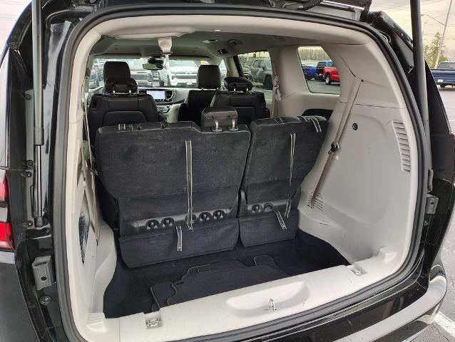 2024 Chrysler Pacifica Vehicle Photo in GREEN BAY, WI 54304-5303