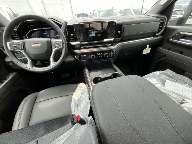 2024 Chevrolet Silverado 2500 HD Vehicle Photo in ALCOA, TN 37701-3235