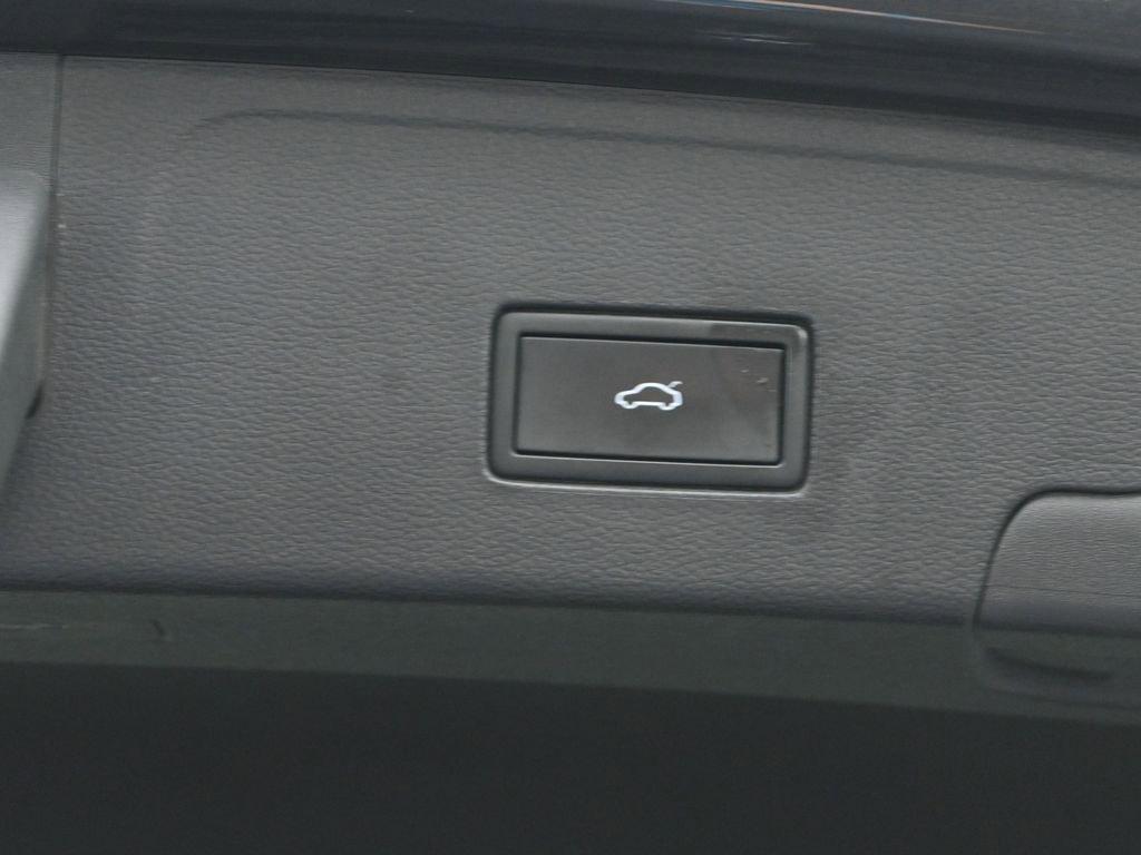 2021 Volkswagen Atlas Cross Sport Vehicle Photo in Marion, IA 52302