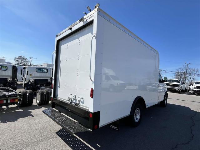 2025 Chevrolet Express Cutaway 3500 Vehicle Photo in ALCOA, TN 37701-3235