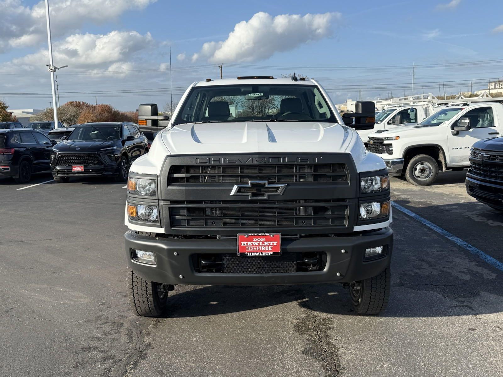 2024 Chevrolet Silverado 5500 HD Vehicle Photo in GEORGETOWN, TX 78626-7508