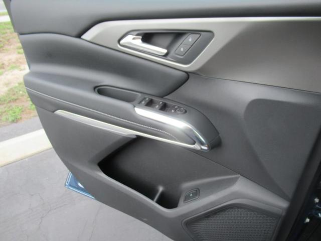2025 Chevrolet Traverse Vehicle Photo in LEESBURG, FL 34788-4022