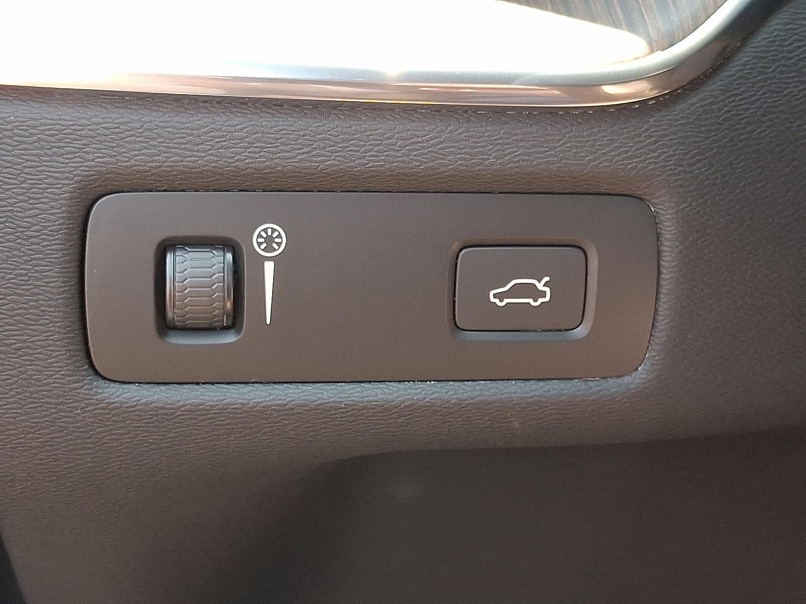 2022 Volvo XC60 Vehicle Photo in Trevose, PA 19053