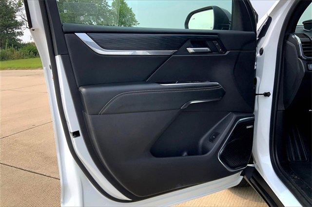 2025 GMC Acadia Vehicle Photo in TOPEKA, KS 66609-0000