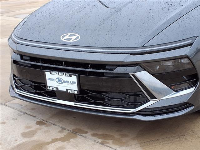 2025 Hyundai SONATA Hybrid Vehicle Photo in Peoria, IL 61615